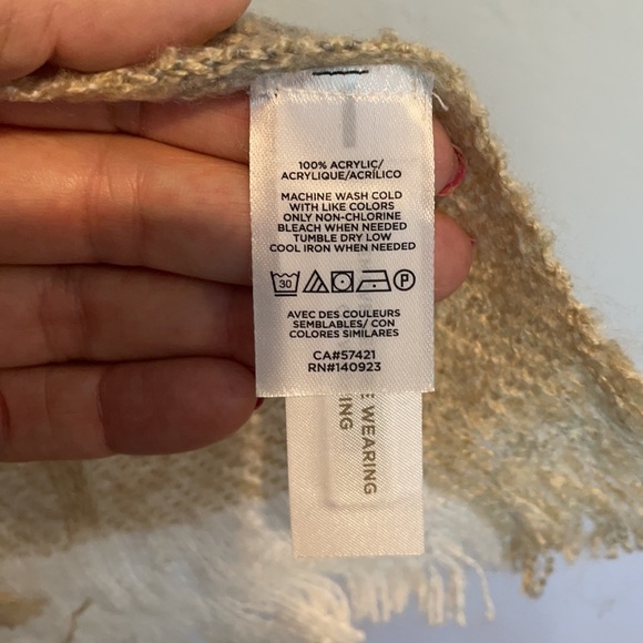 LOFT Plaid Poncho - Picture 8 of 10